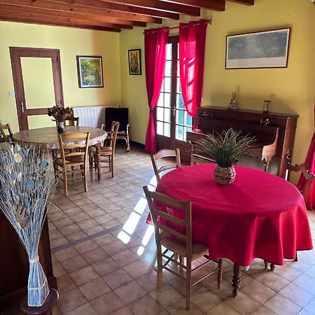 Cosy Dans La Verdure