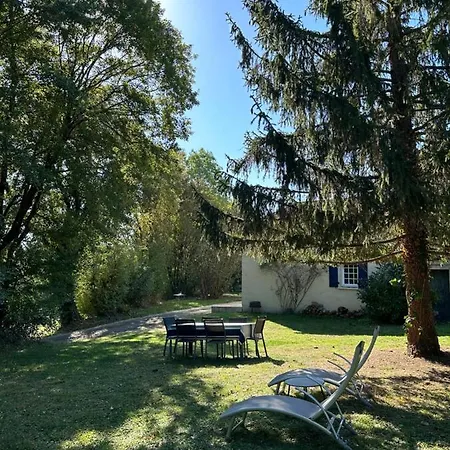 Cosy Dans La Verdure